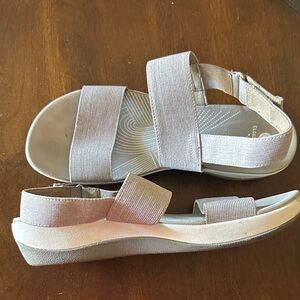 Clarks Women's Light Gray Sandals